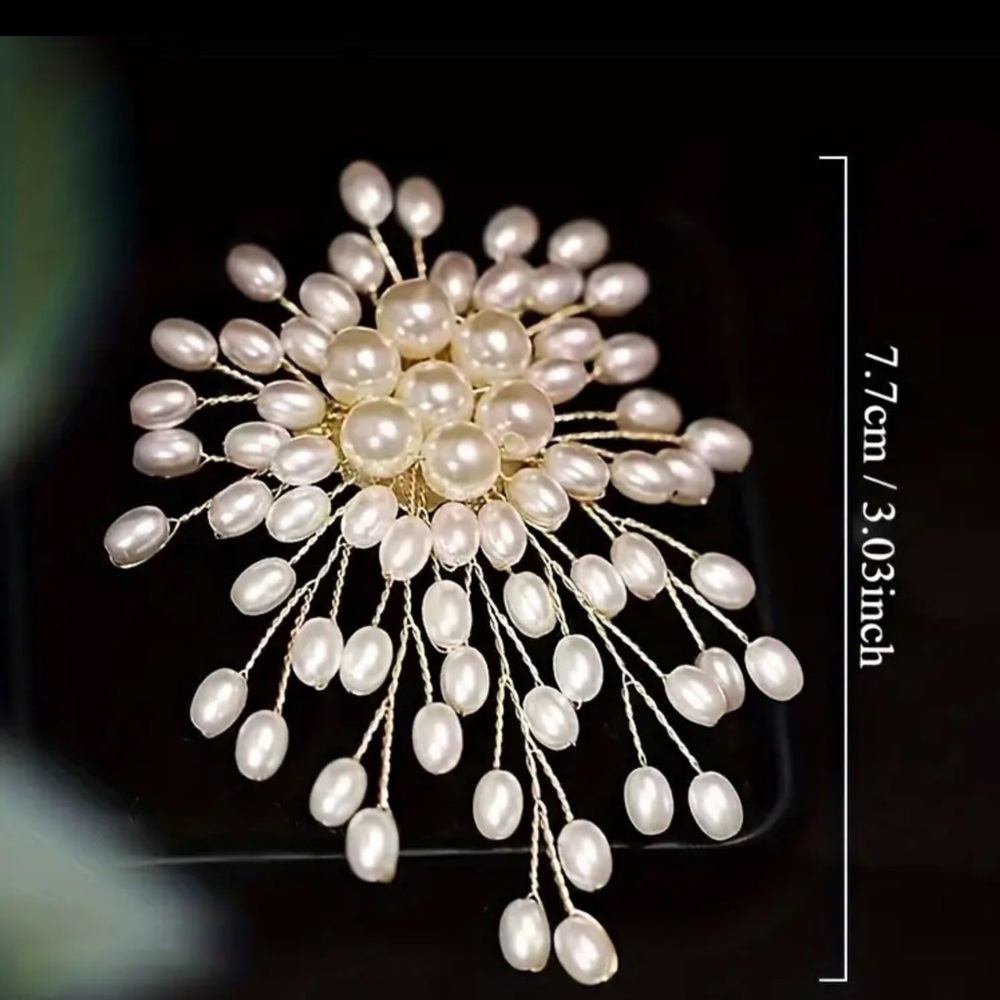 Elegant Pearl Brooch with Gold Accents